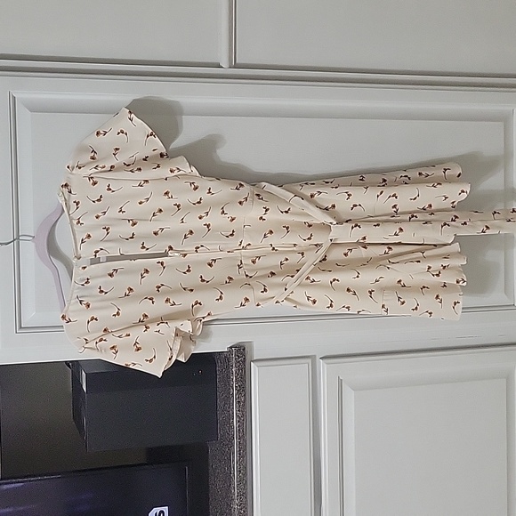 Floral Wrap Dress - Picture 4 of 4